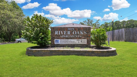 River Oaks Apartments photo 2